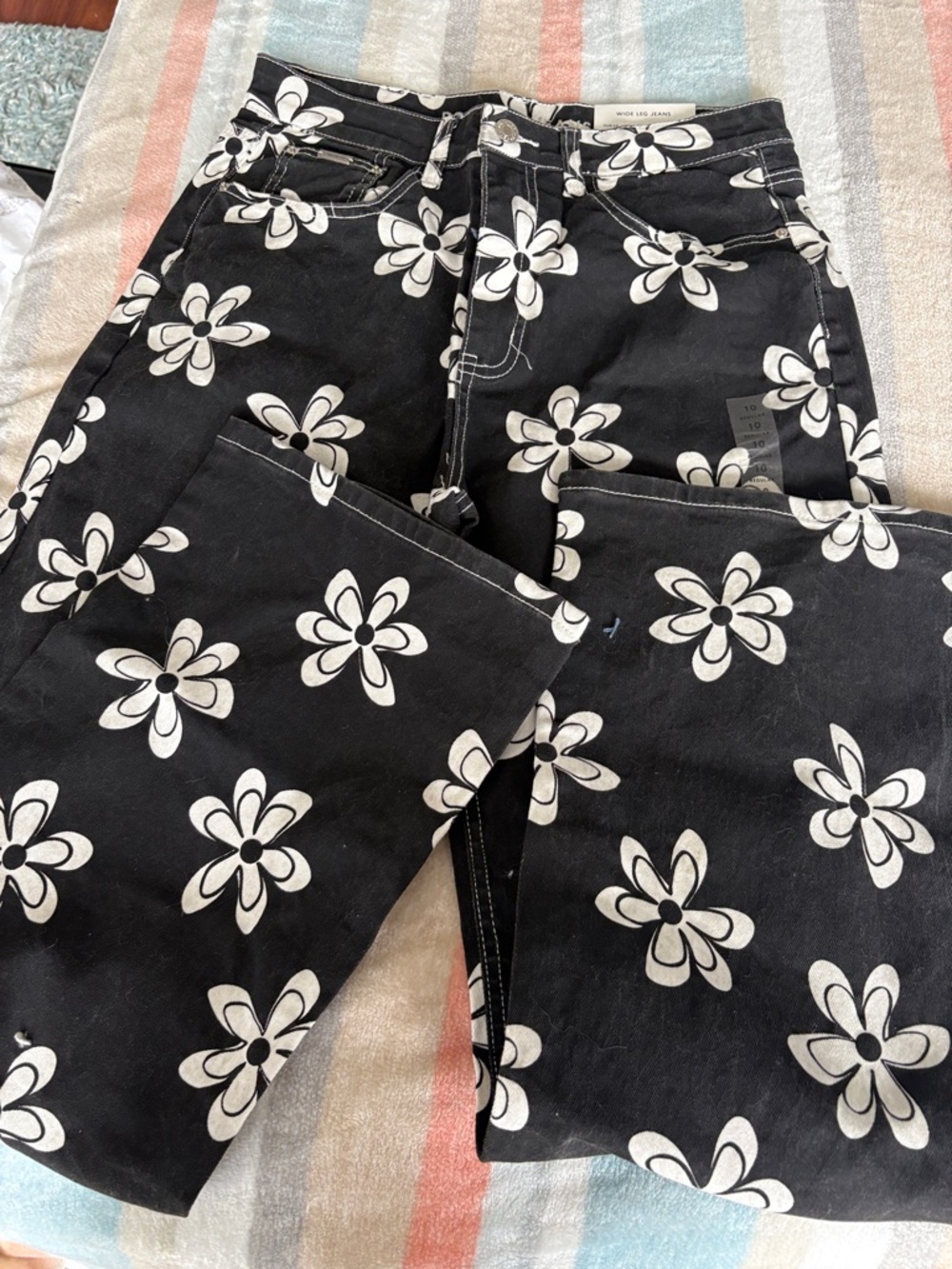 Black Floral Print Straight-Leg Women’s Jeans
